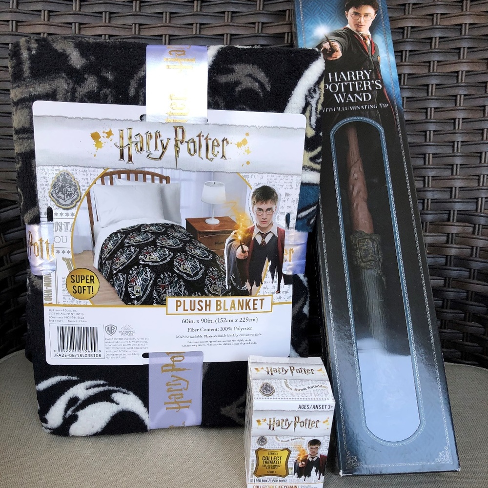 NEW- Harry Potter- Blanket/ Wand/ Key Chain set